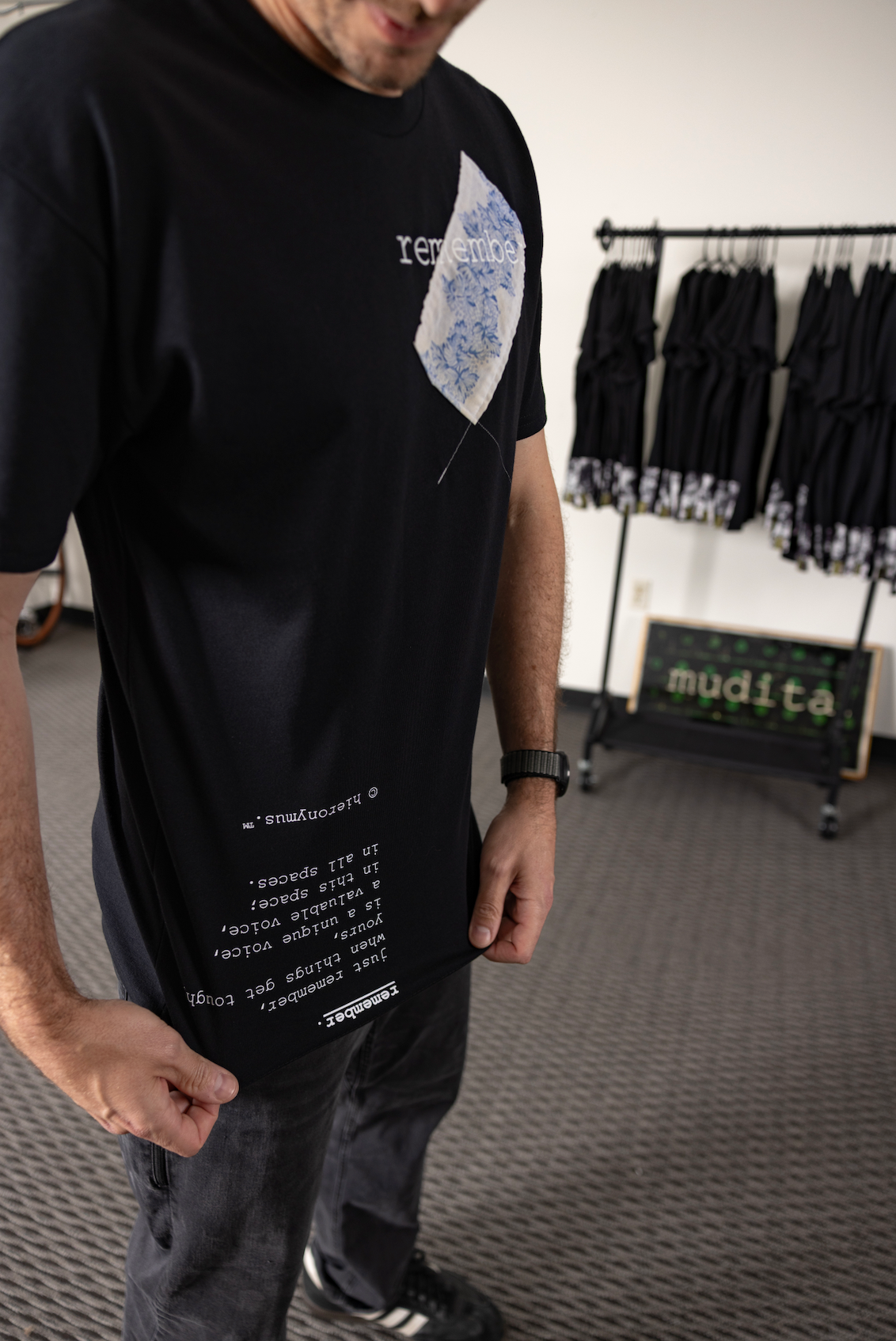"remember." - ps34 - unisex. - sz M