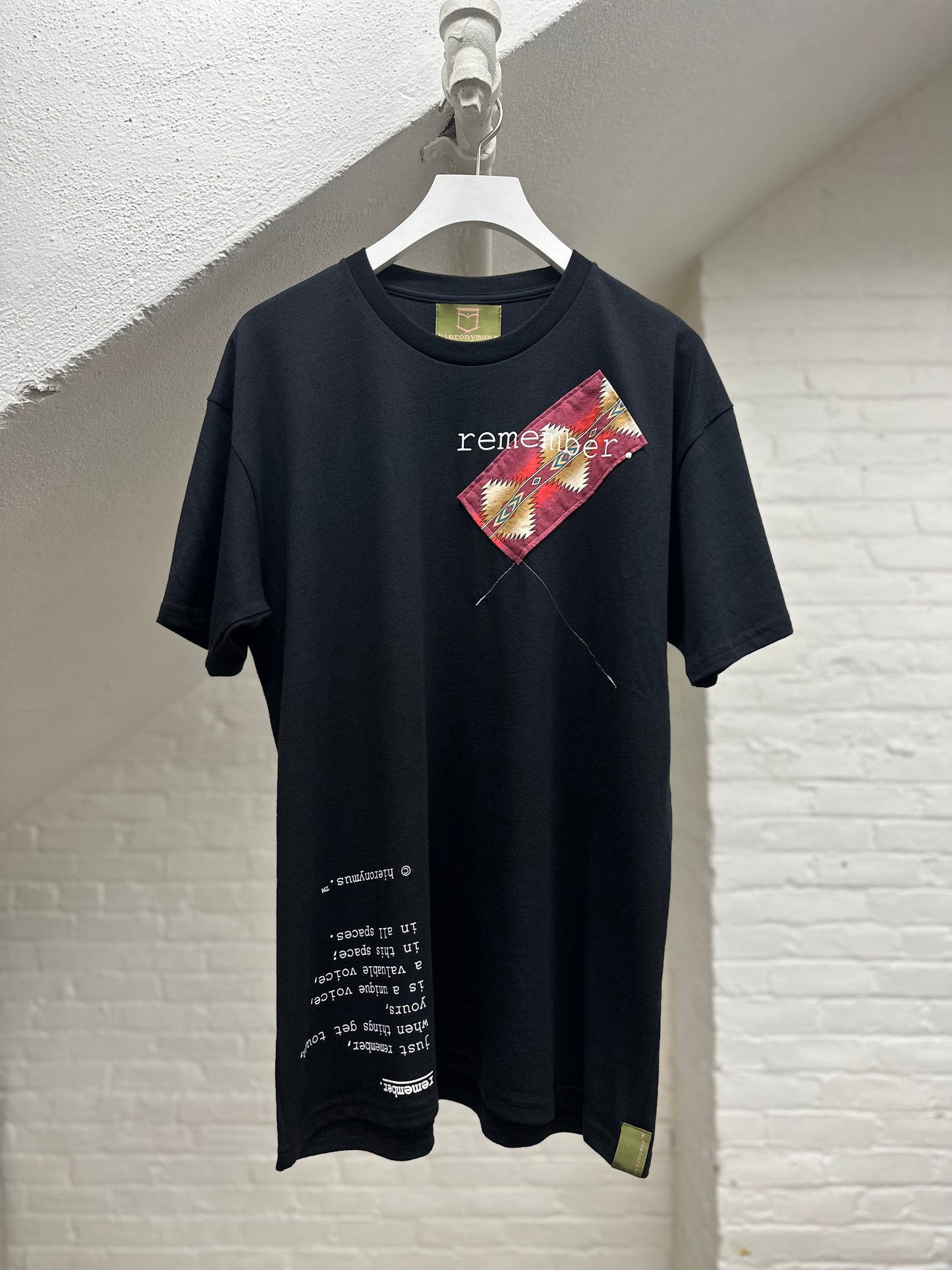 "remember." - ps1 - unisex. - sz L