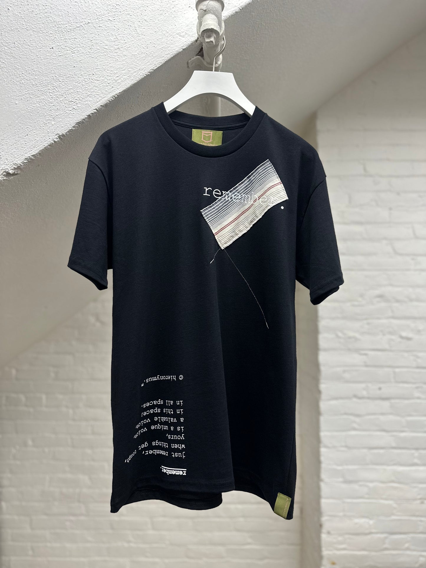 "remember." - ps14 - unisex. - sz M