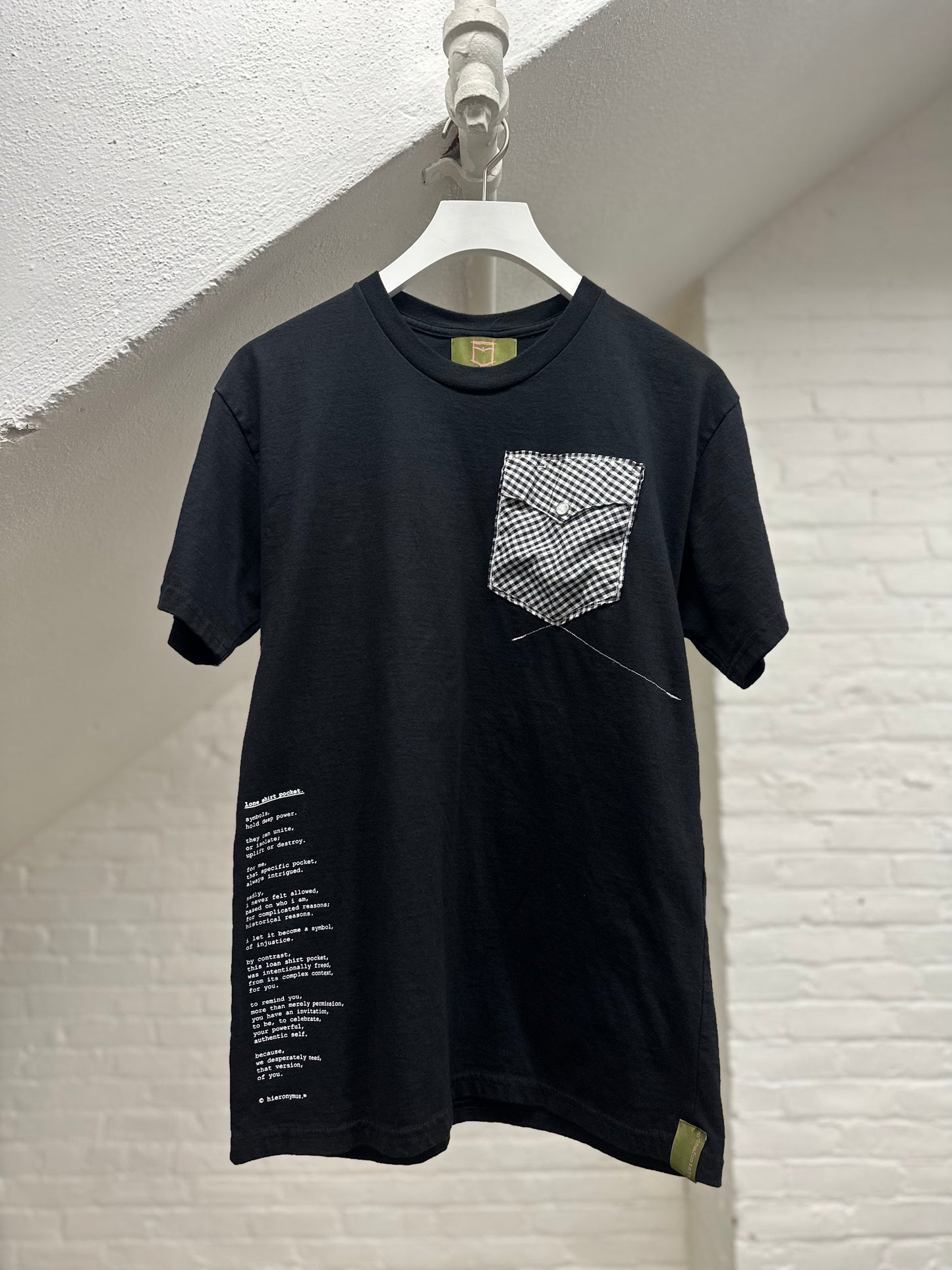 "lone shirt pocket." - ps21L - unisex. - sz M