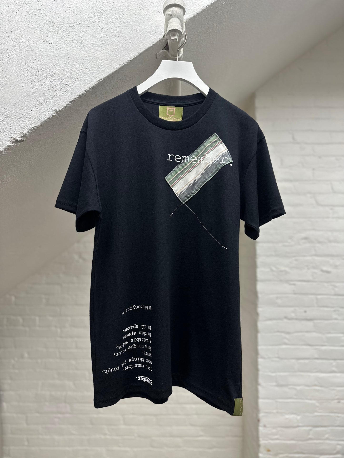 "remember." - ps34 - unisex. - sz M