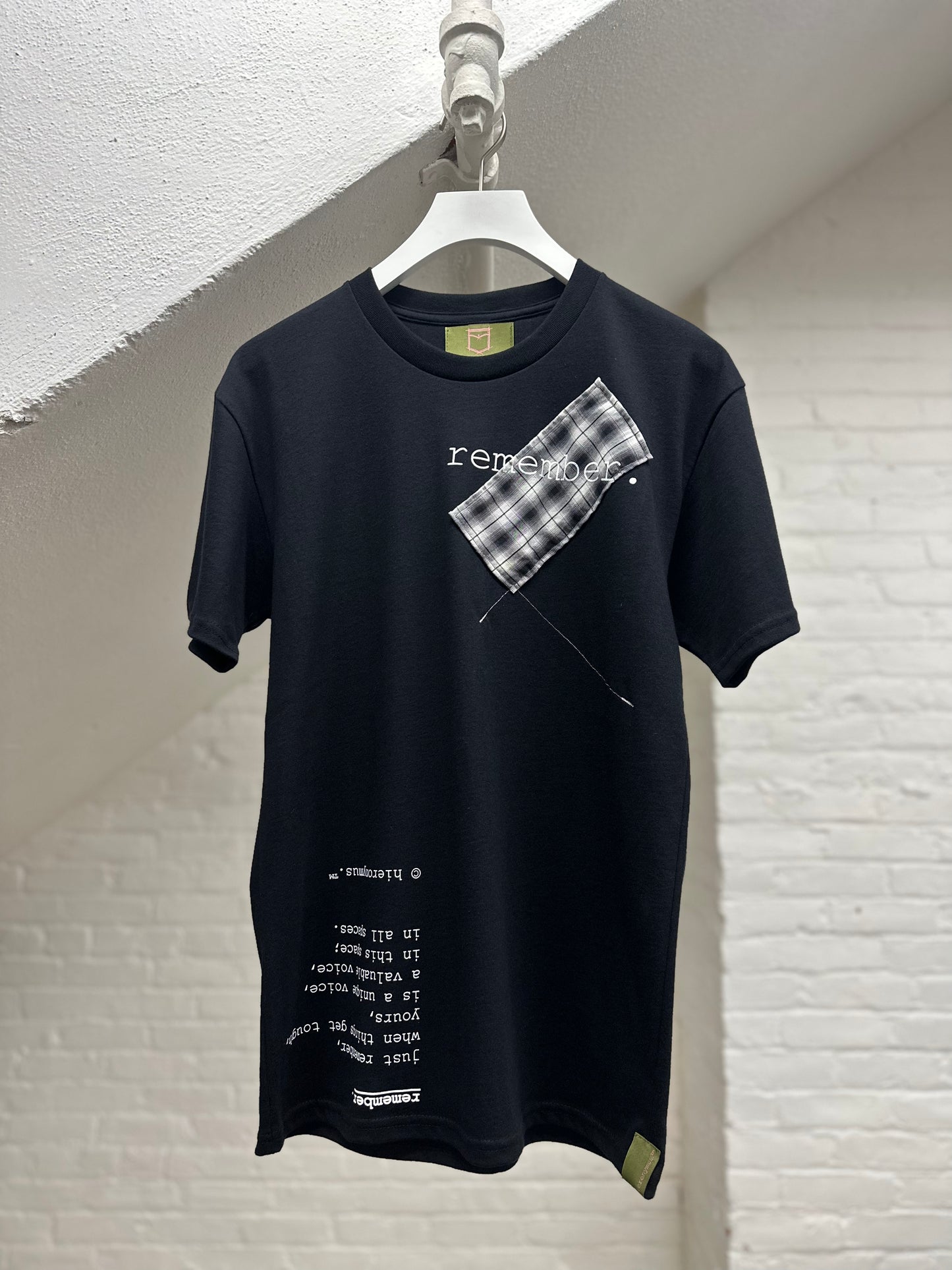 "remember." - ps37 - unisex. - sz S
