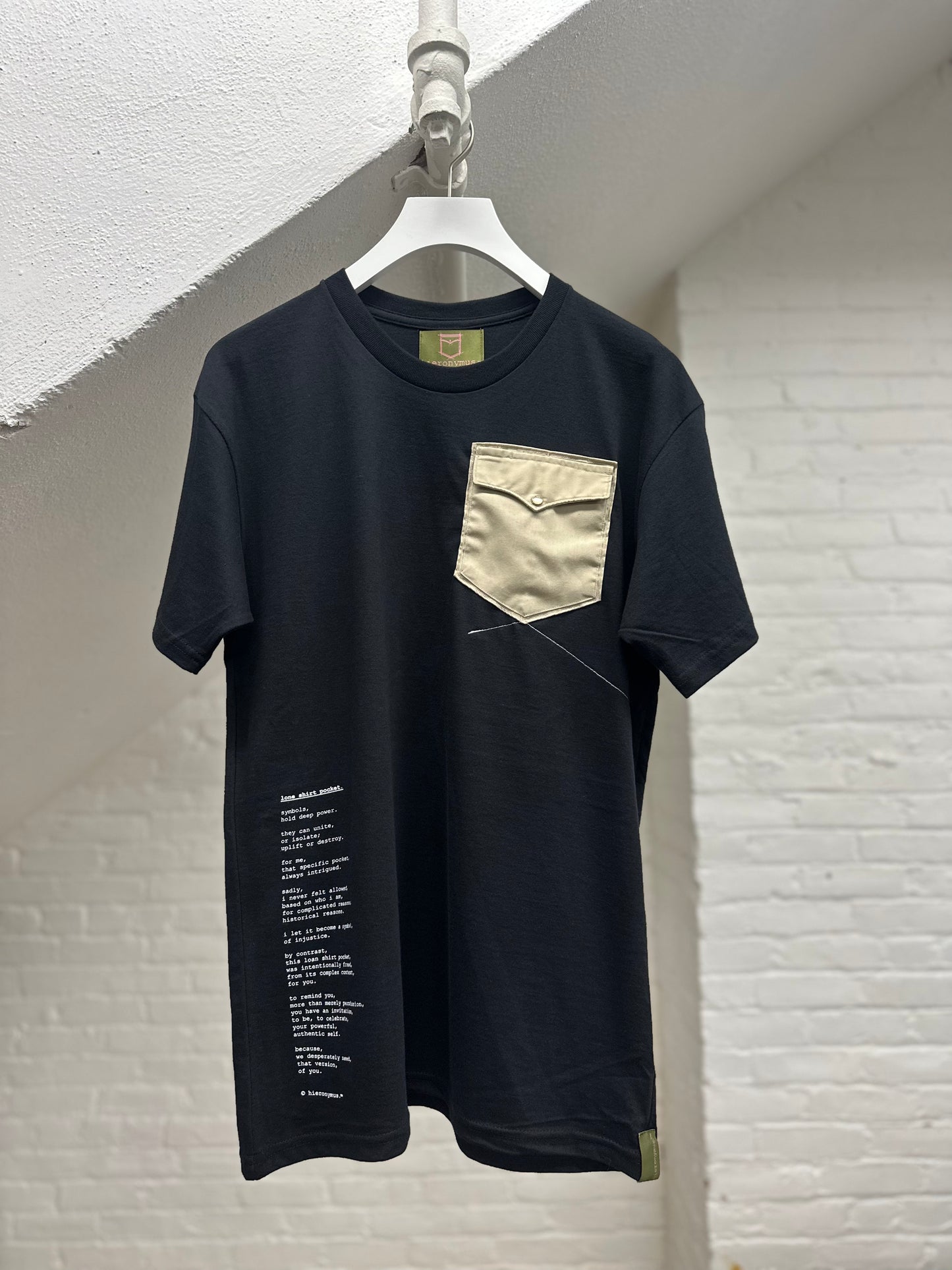 "lone shirt pocket." - ps44L - unisex. - sz M