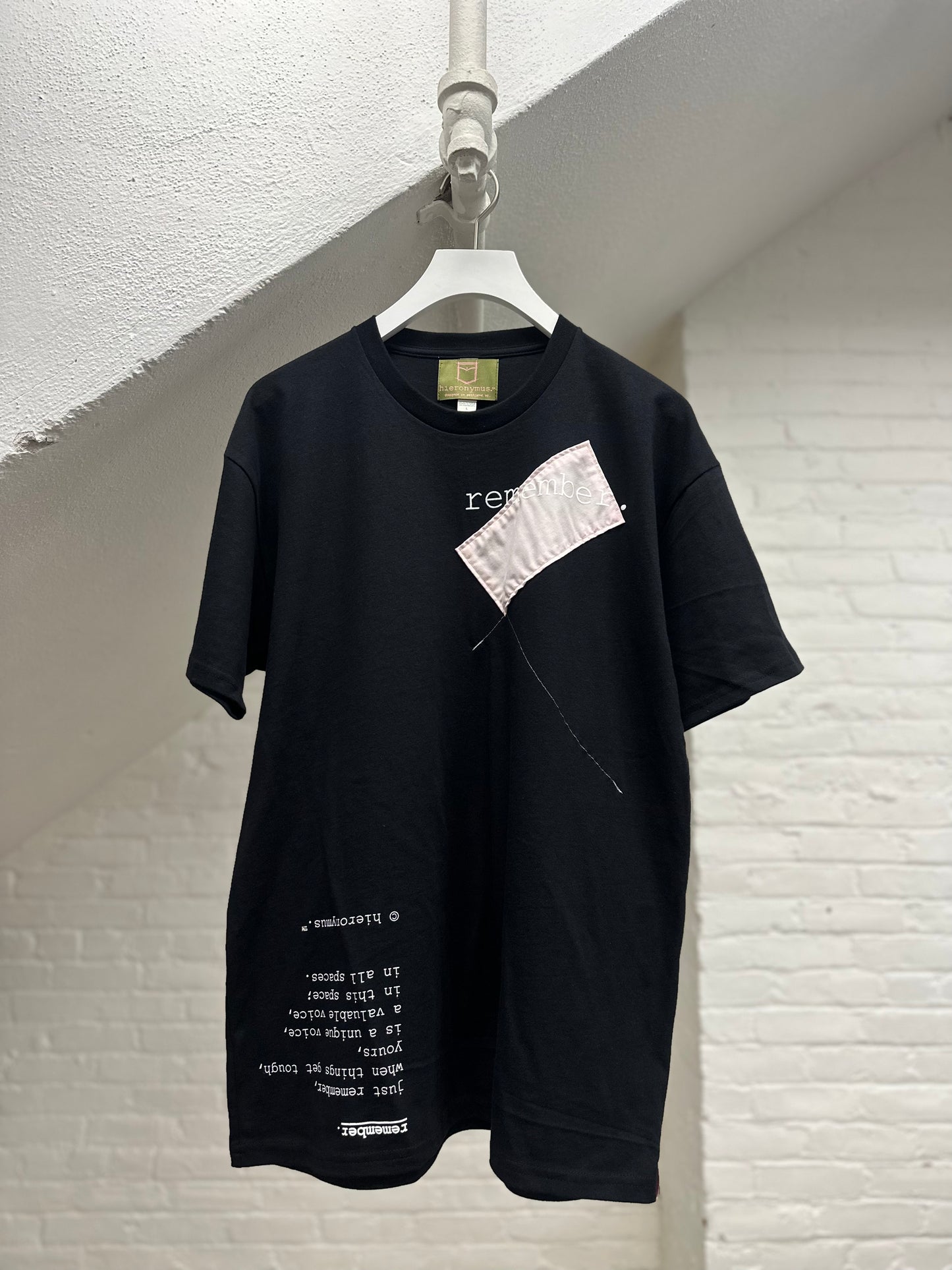 "remember." - ps48 - unisex. - sz L