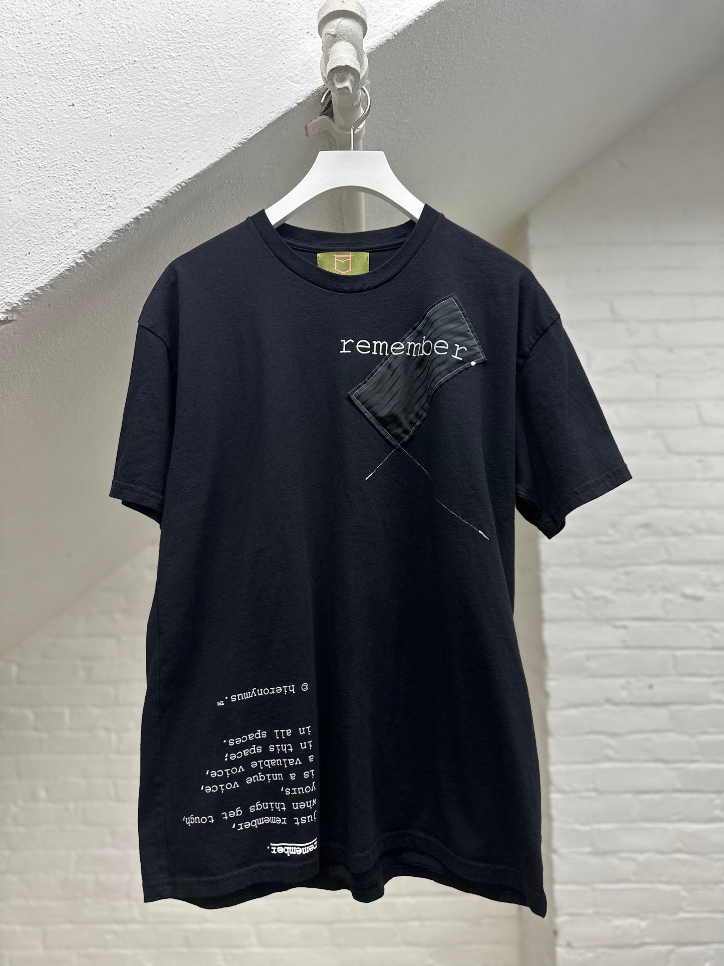 "remember." - ps5 - unisex. - sz L