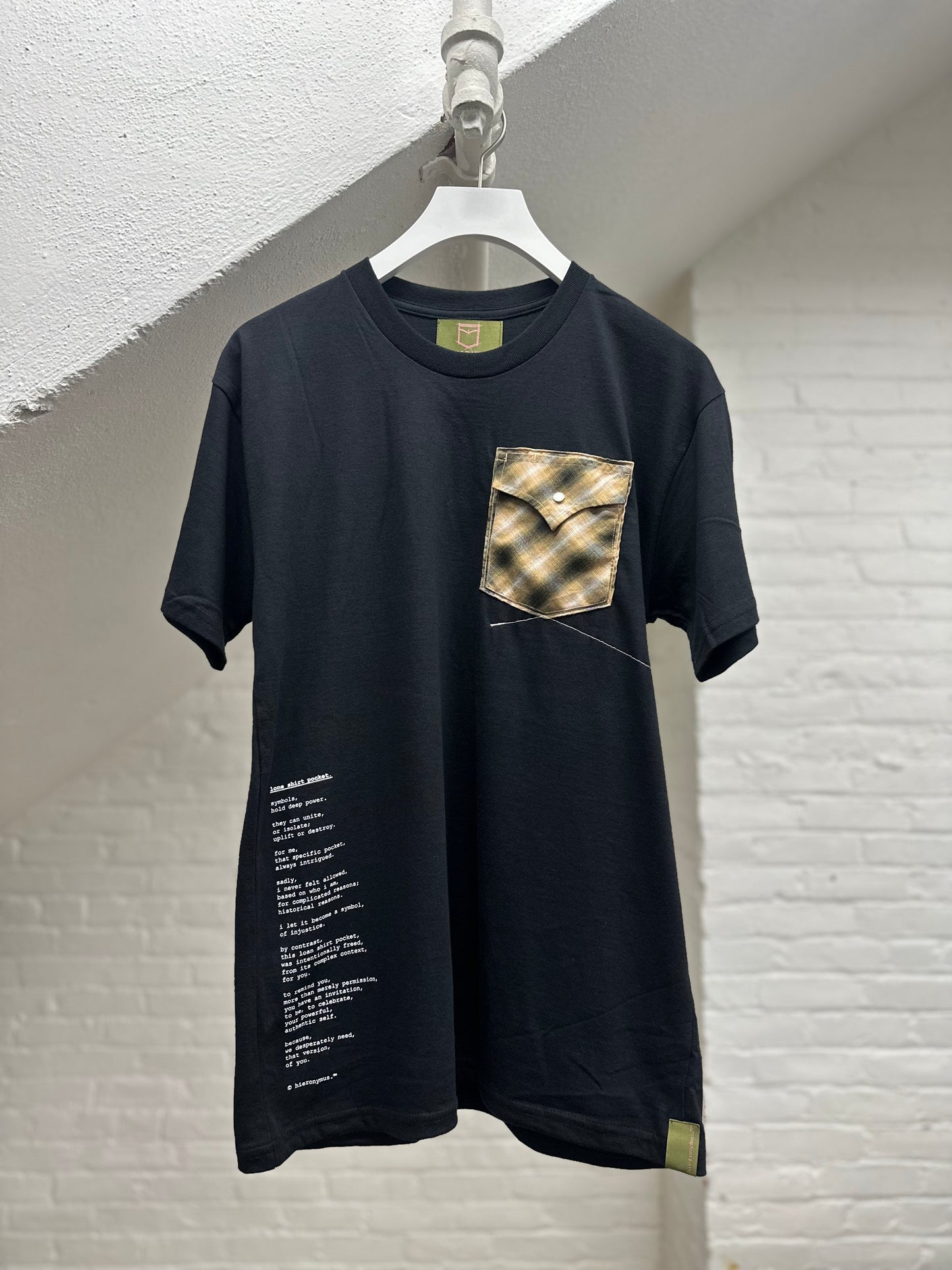 "lone shirt pocket." - ps54L - unisex. - sz M