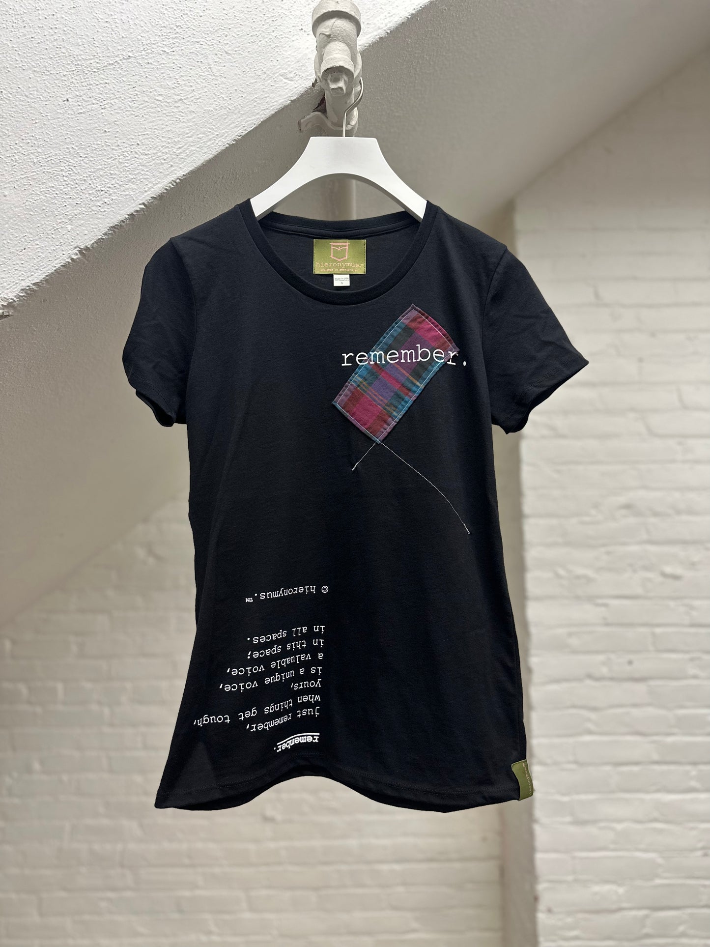 "remember." - ps7 - women's. - sz S
