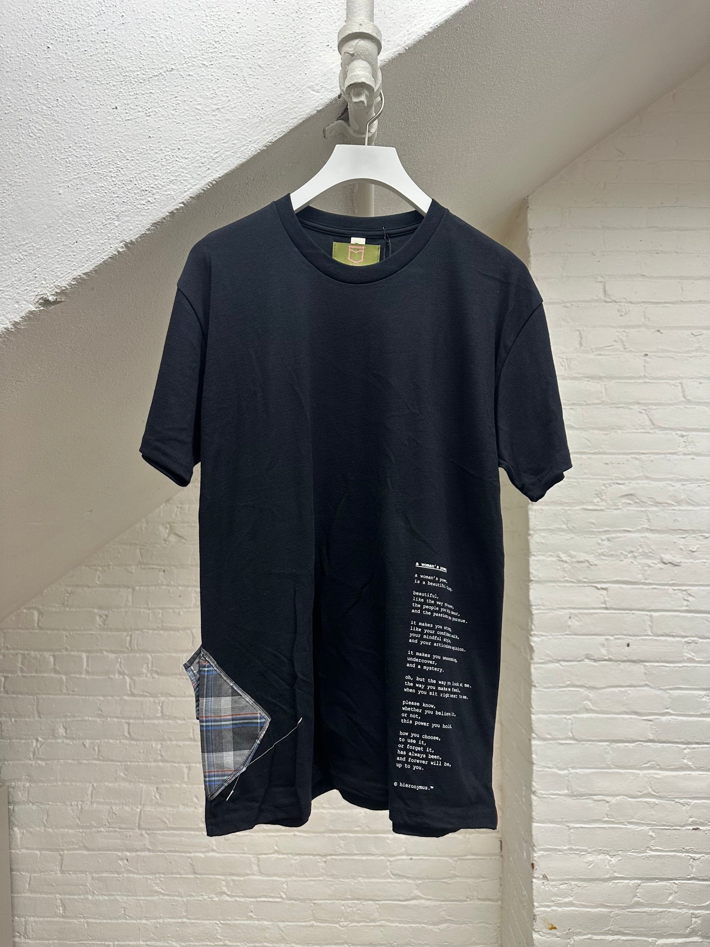 "a woman's power." - ps72R - sz unisex M. - crew neck.