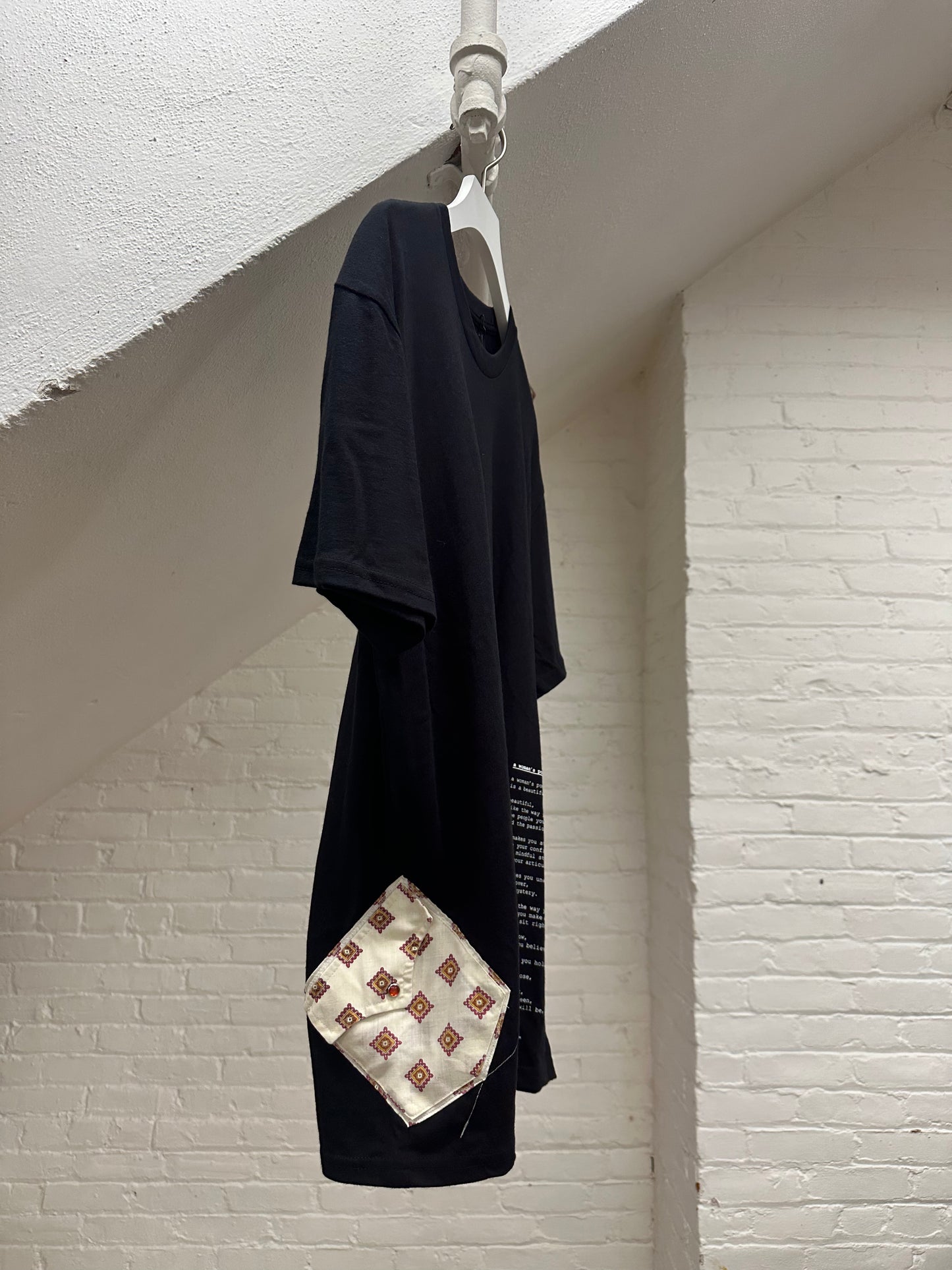 "a woman's power." - ps62R - sz unisex L. - crew neck.