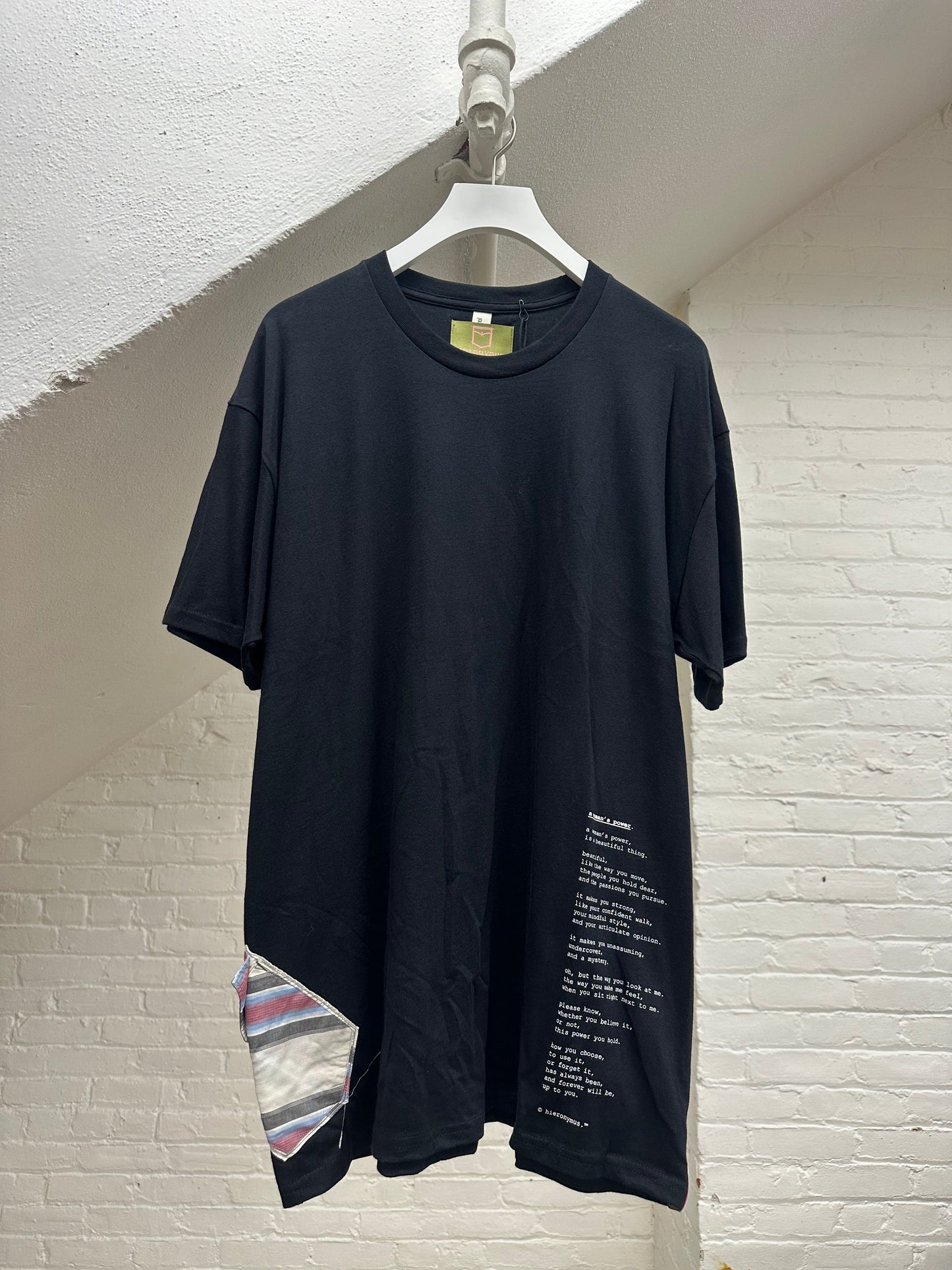 "a woman's power." - ps68R - sz unisex XL. - crew neck.