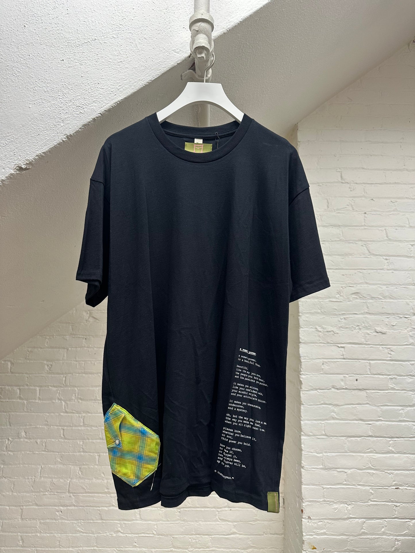 "a woman's power." - ps18R - sz unisex XL. - crew neck.