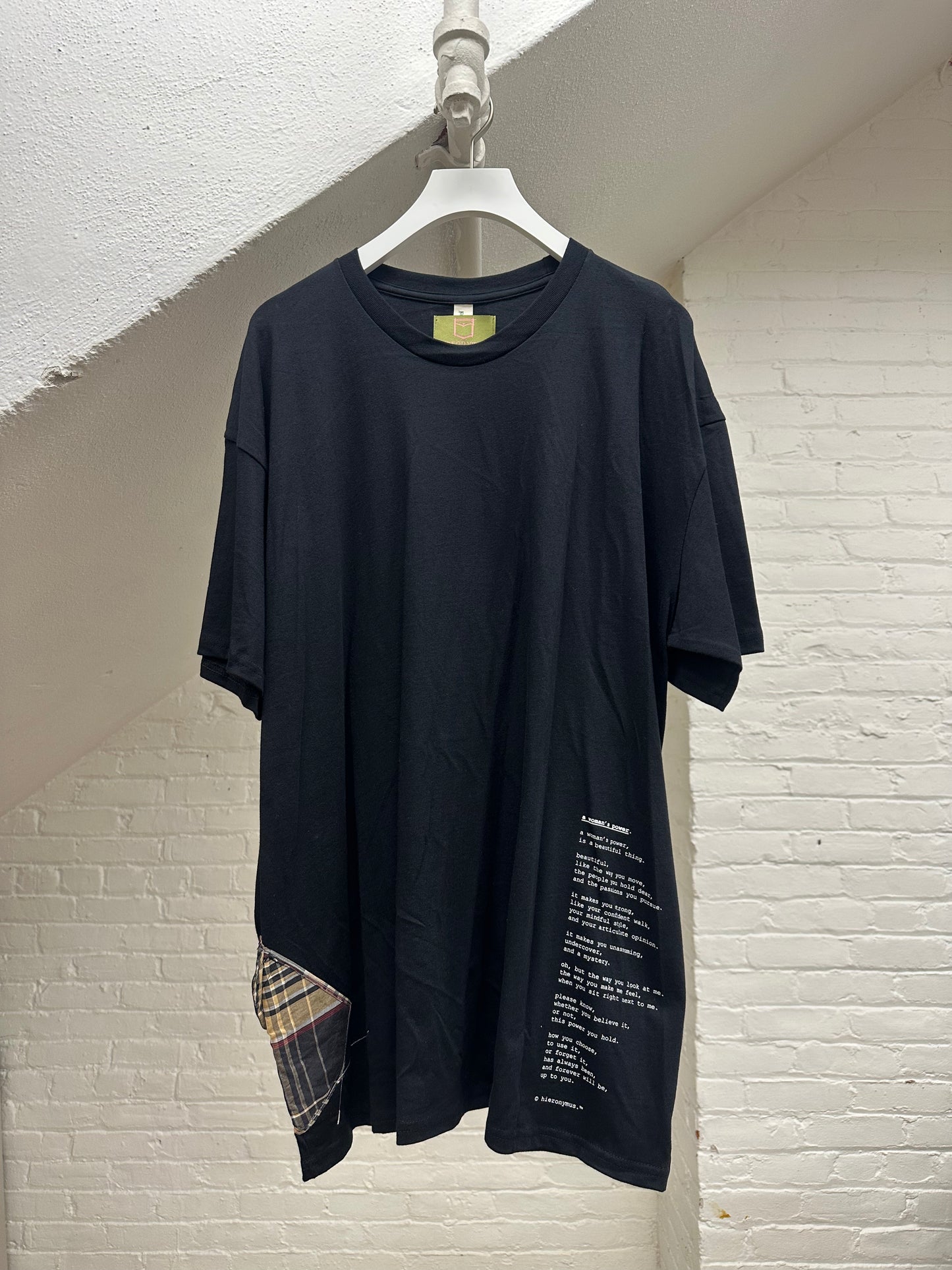 "a woman's power." - ps71R - sz unisex 2XL. - crew neck.