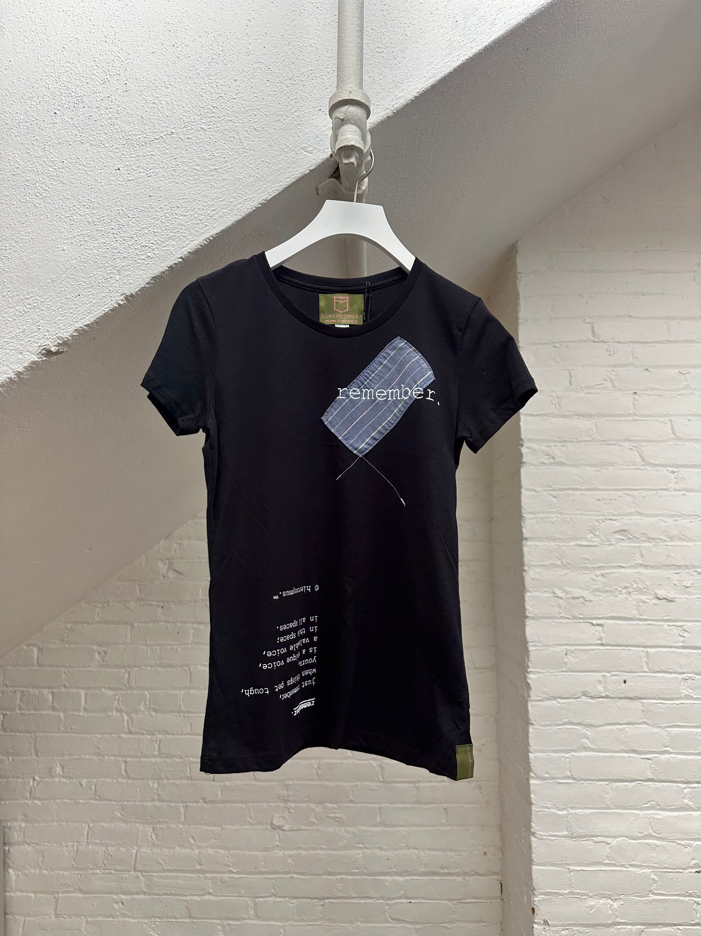 "remember." - ps81 - women's. - sz XS.