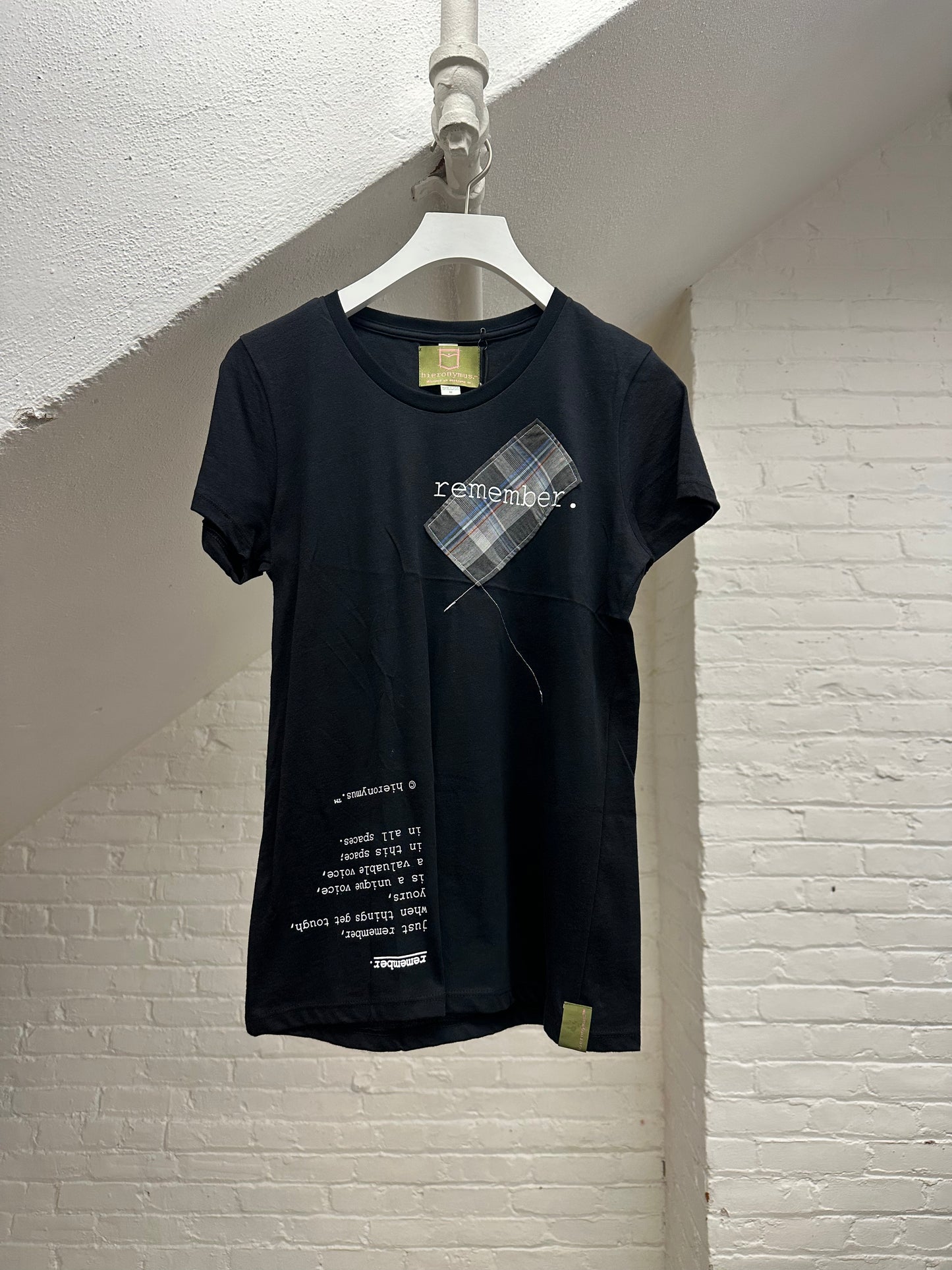 "remember." - ps72 - women's. - sz M.