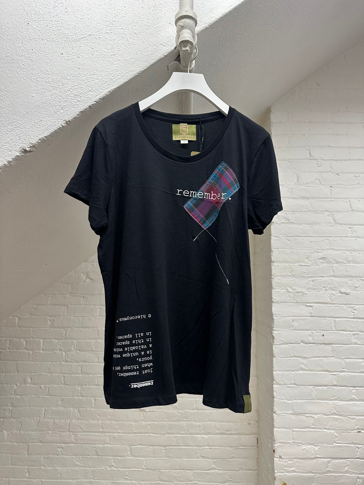 "remember." - ps7 - women's. - sz 2XL.