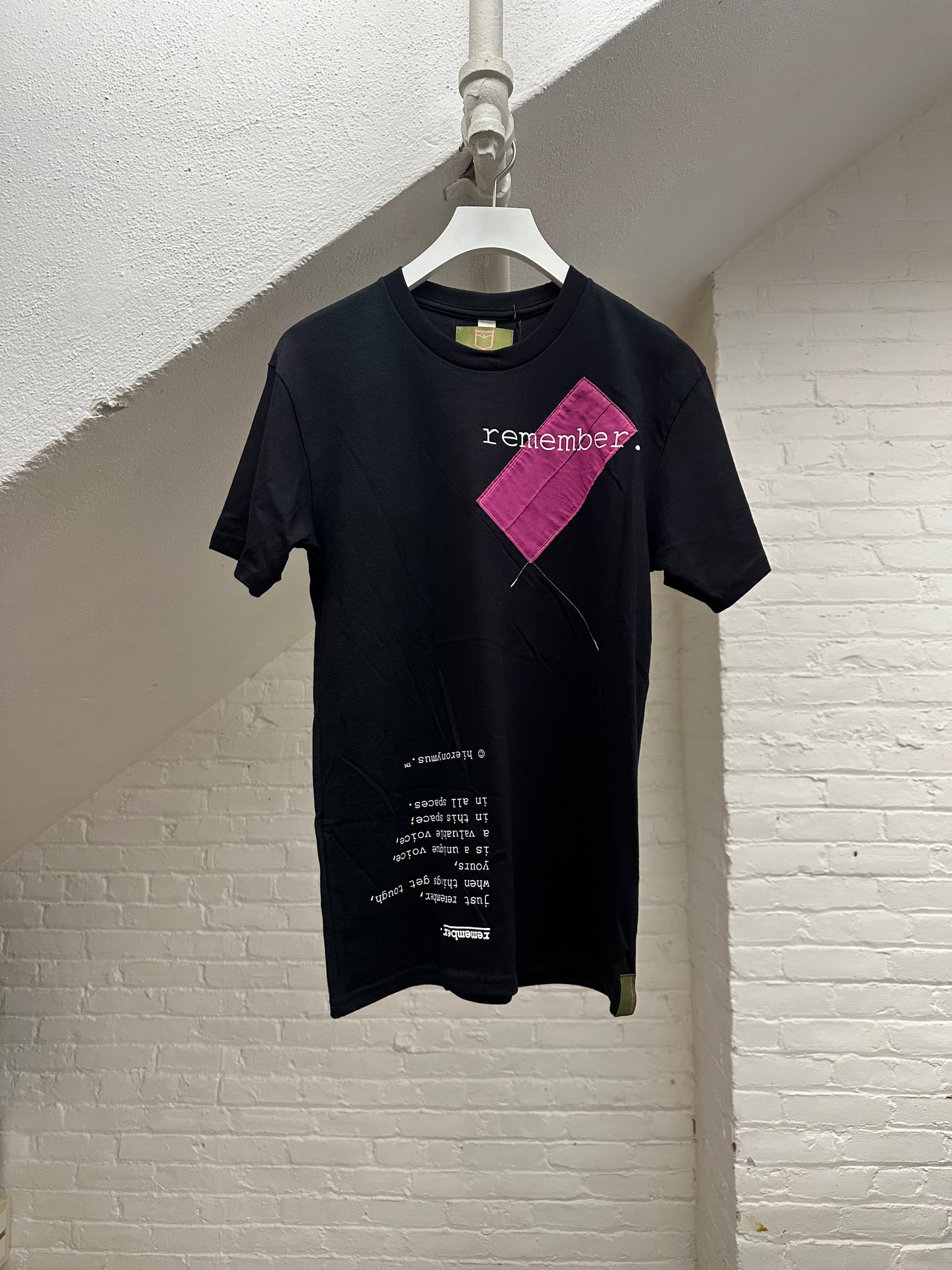 "remember." - ps82 - unisex. - sz S.