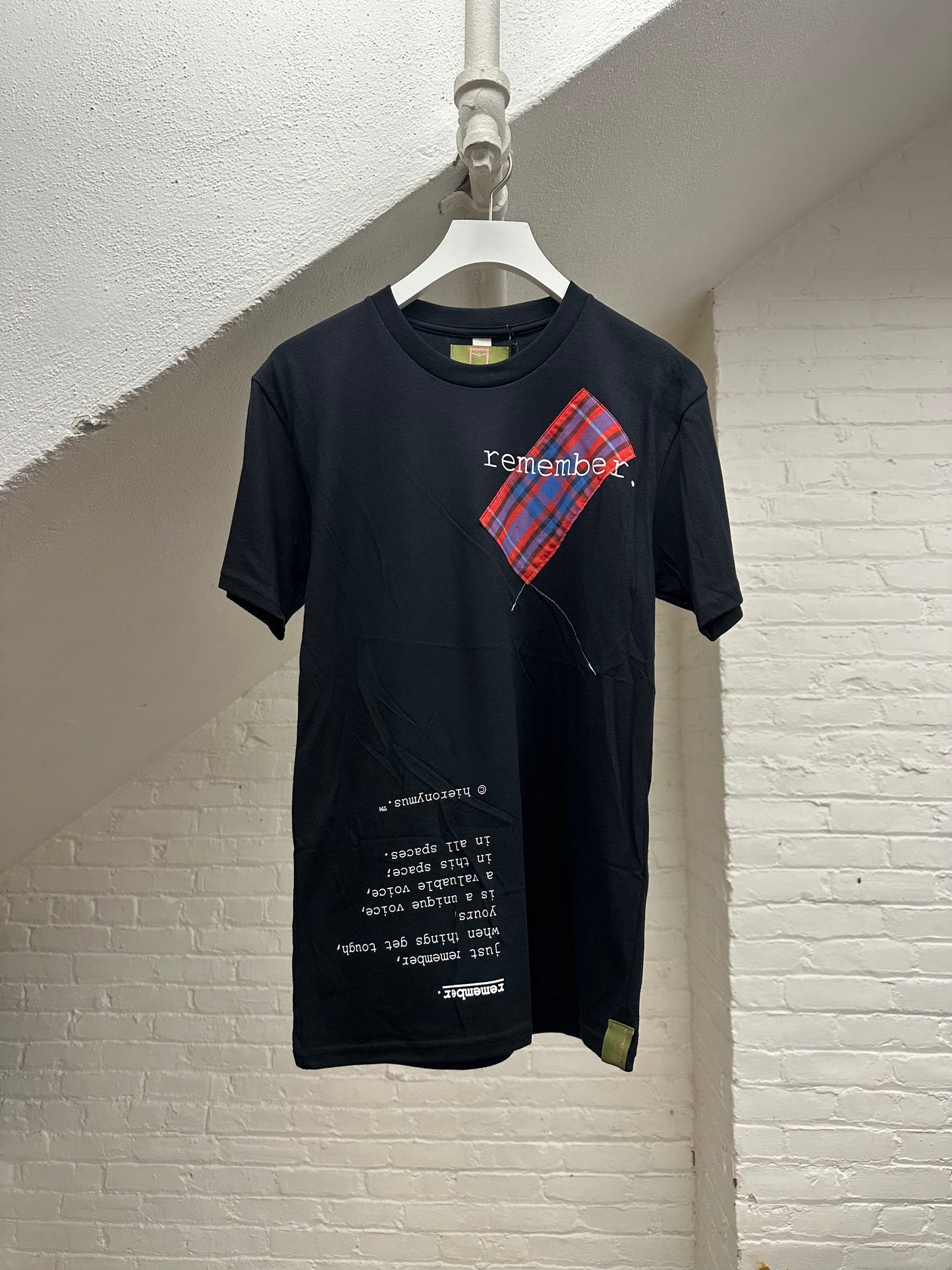 "remember." - ps63 - unisex. - sz S.