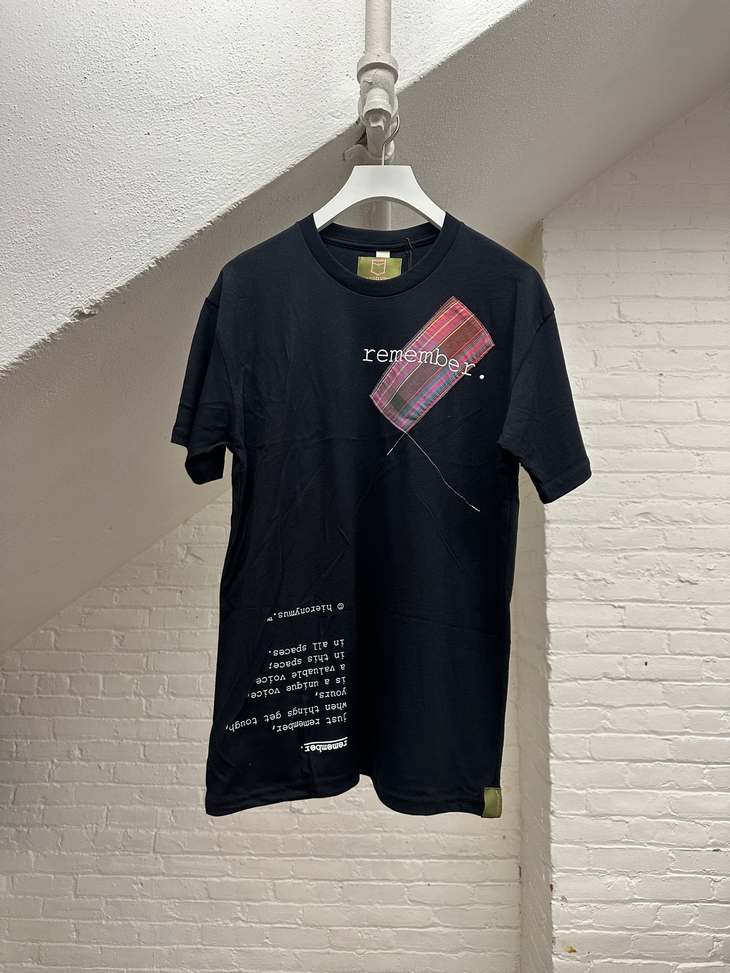 "remember." - ps8 - unisex. - sz M.