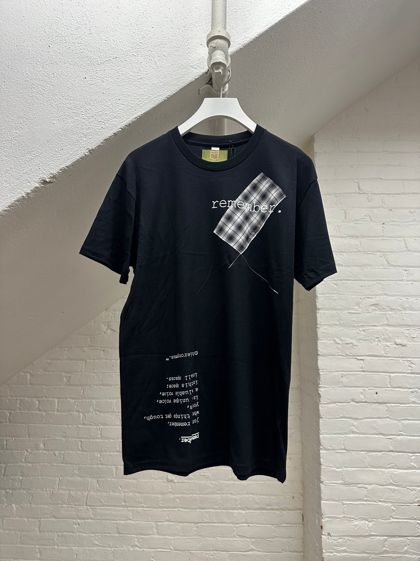 "remember." - ps37 - unisex. - sz M.