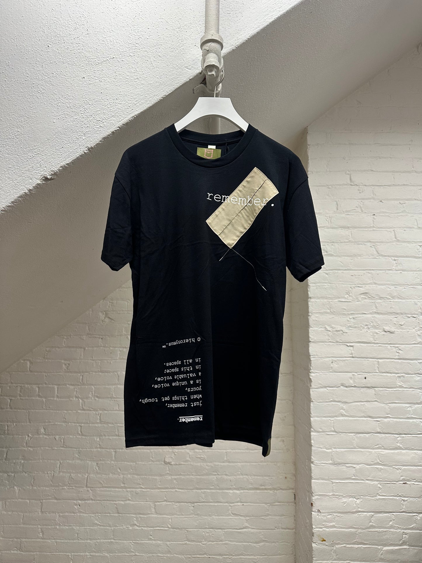 "remember." - ps44 - unisex. - sz M.