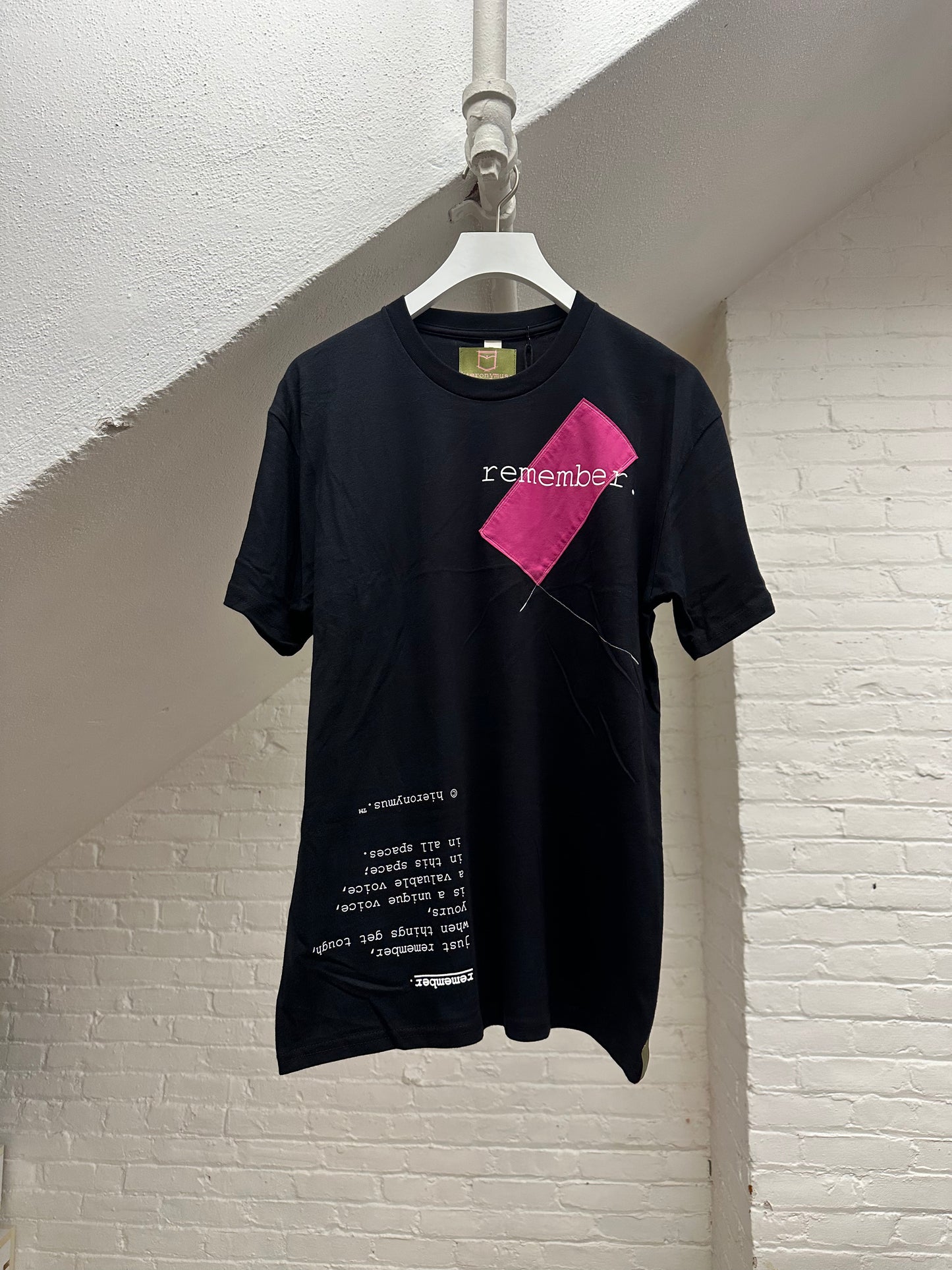 "remember." - ps59 - unisex. - sz M.