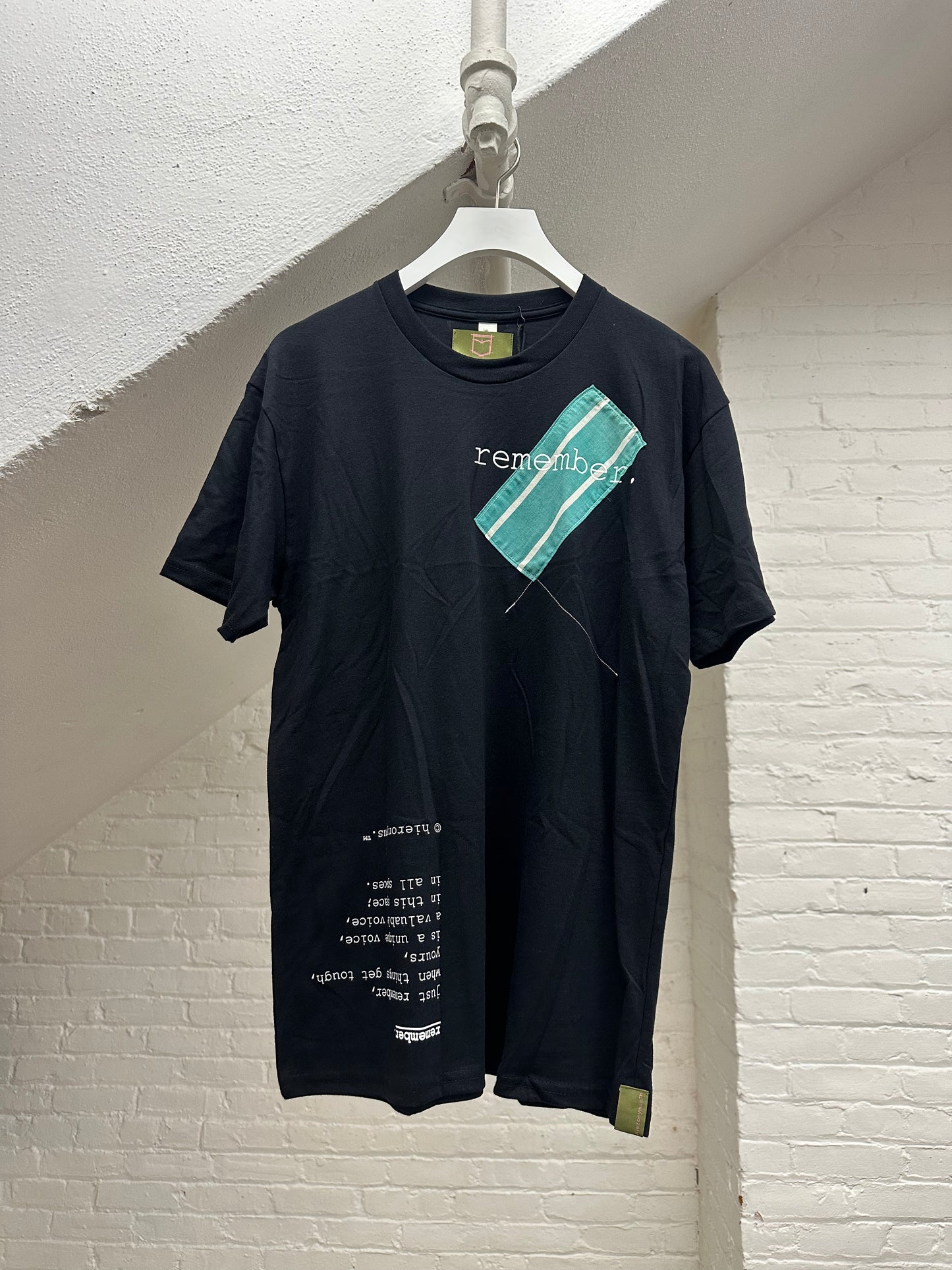 "remember." - ps77 - unisex. - sz M.