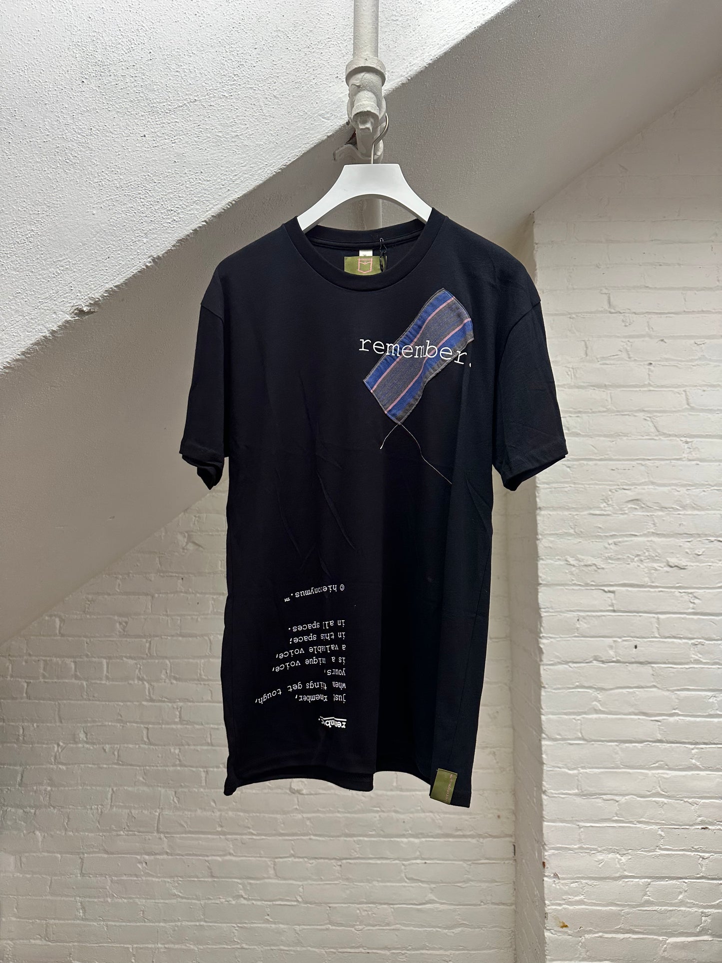 "remember." - ps69 - unisex. - sz M.