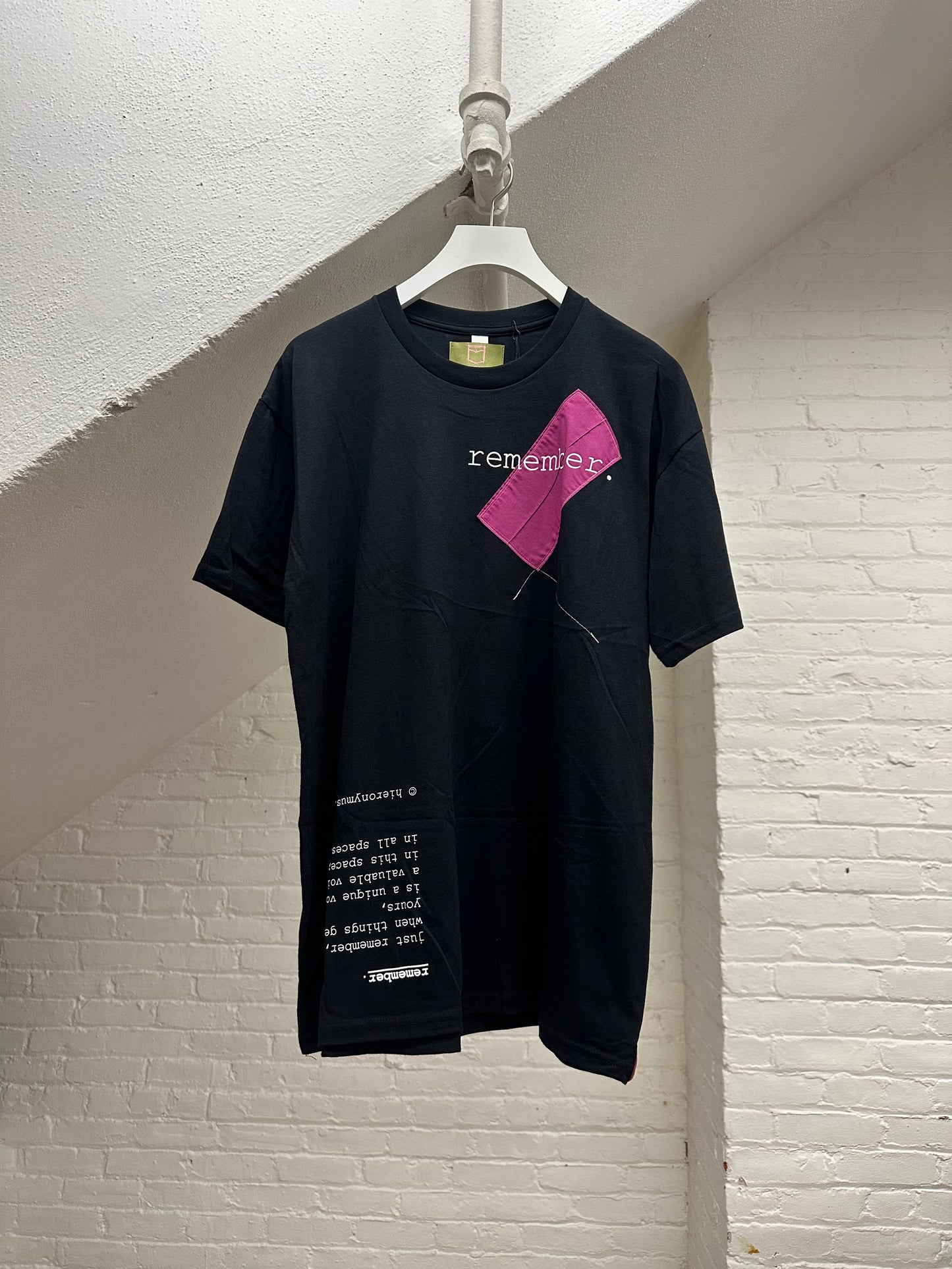 "remember." - ps82 - unisex. - sz L.