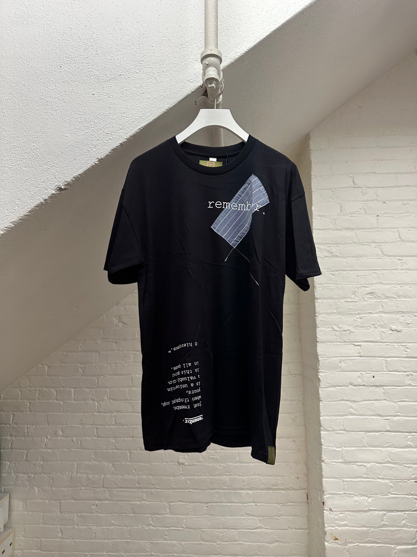 "remember." - ps81 - unisex. - sz L.