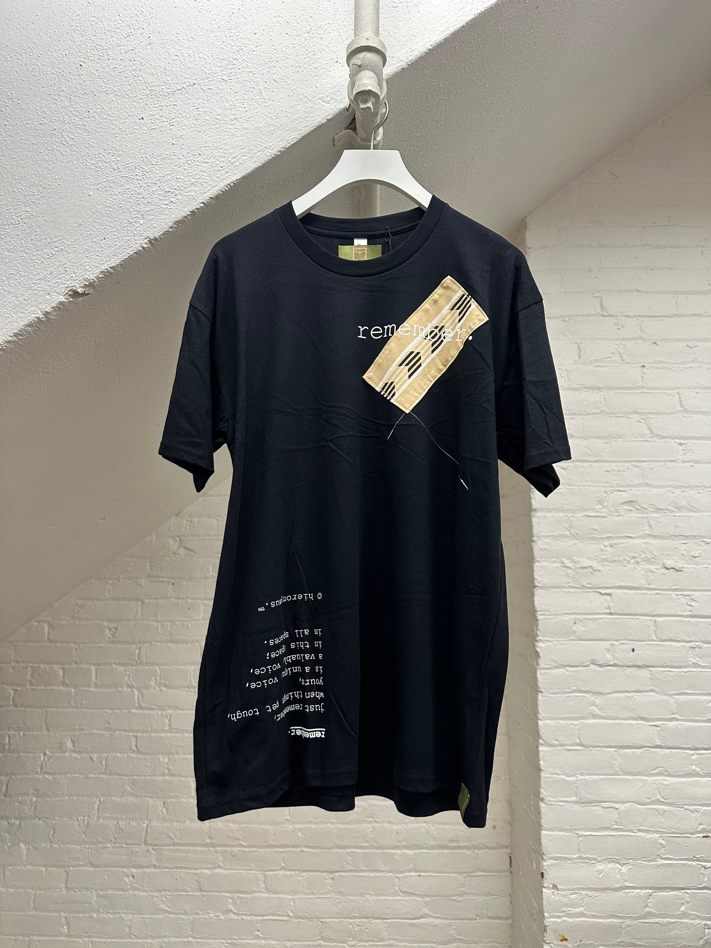 "remember." - ps76 - unisex. - sz L.