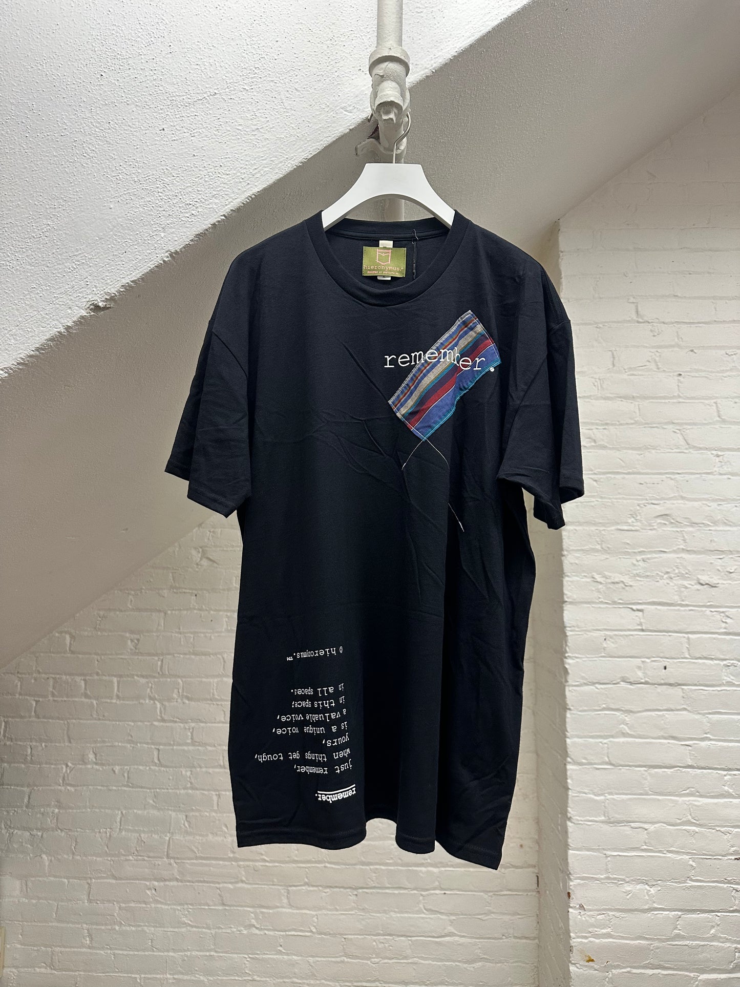 "remember." - ps11 - unisex. - sz XL.