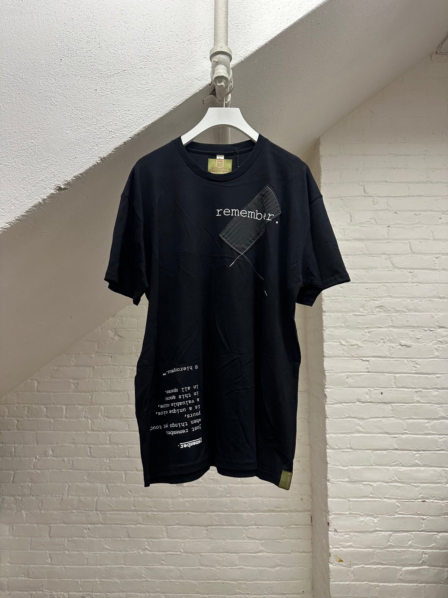 "remember." - ps5 - unisex. - sz XL.