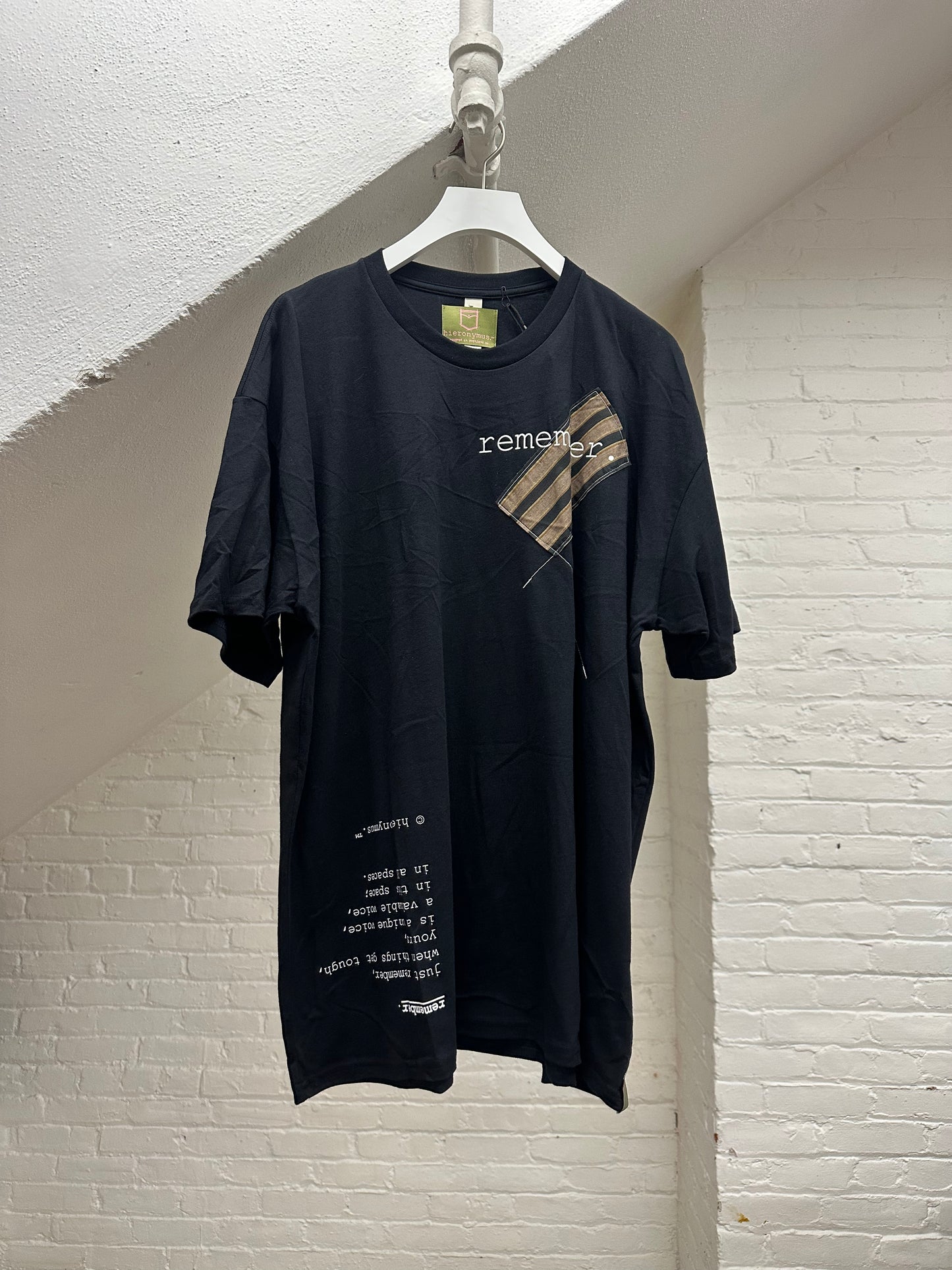 "remember." - ps0 - unisex. - sz 2XL.