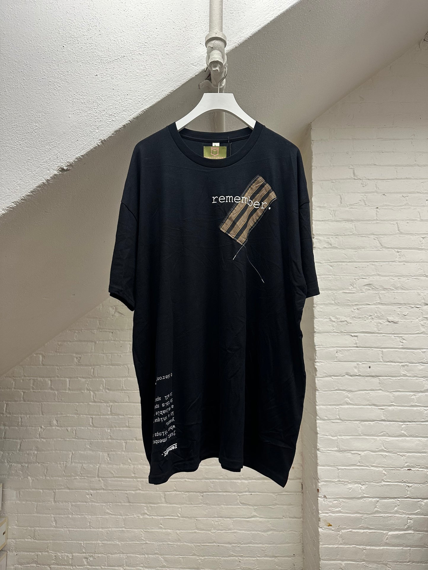 "remember." - ps0 - unisex. - sz 3XL.