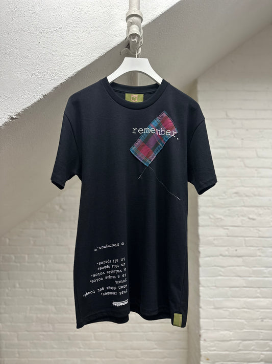 "remember." - ps7 - unisex. - sz M